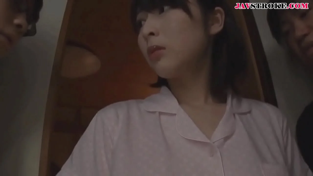 Người mẹ kế trẻ thiếu tình và 2 thằng con cùng tuổi